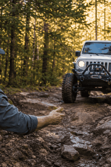 Off-Road Spotting Signals for Beginners The Essential Hand Guide